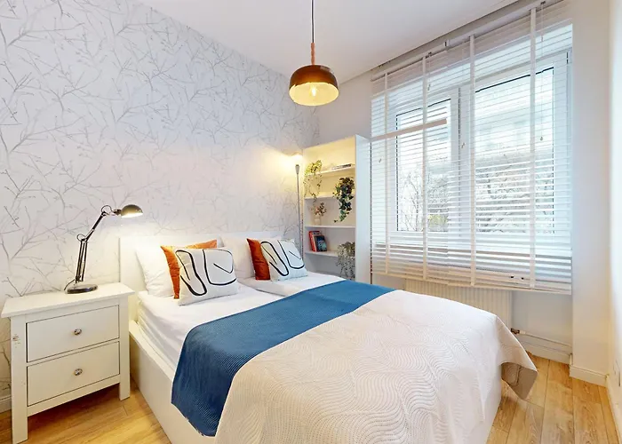 Eclipse Metro Wierzbno Mokotow *