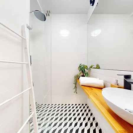 Eclipse Metro Wierzbno Mokotow * Varšava